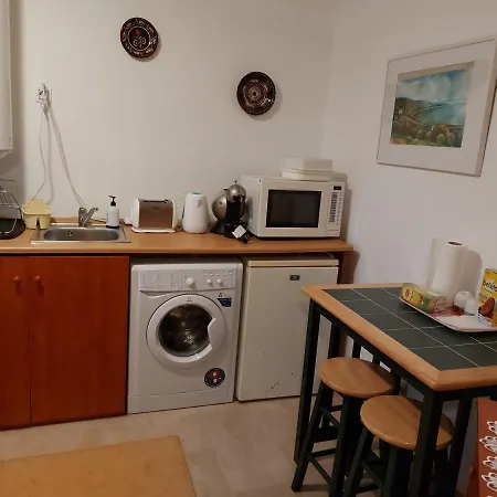 Nyugalom Szigete 2 Fos Apartman 1 Haloterrel Homestay